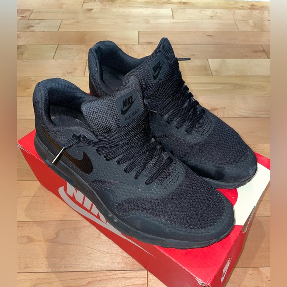 AIR MAX 1 ULTRA ESSENTIAL BLACK/BLACK SIZE 9 - Picture 1 of 12